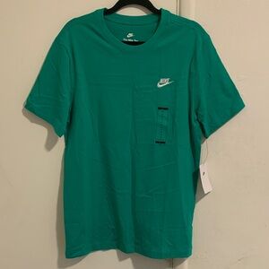 Men’s green Nike tee! NWT